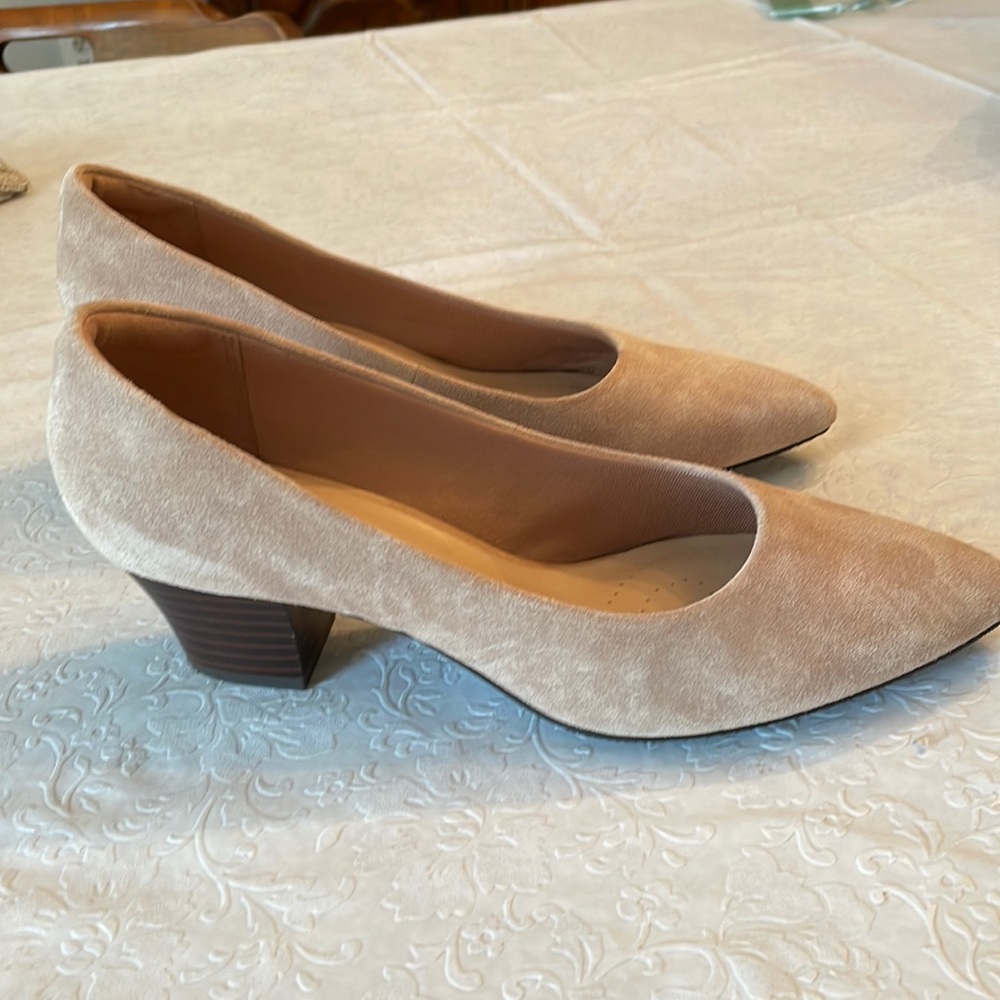 Clarks Collection Block Heel Pumps Teresa Praline Suede. Worn twice